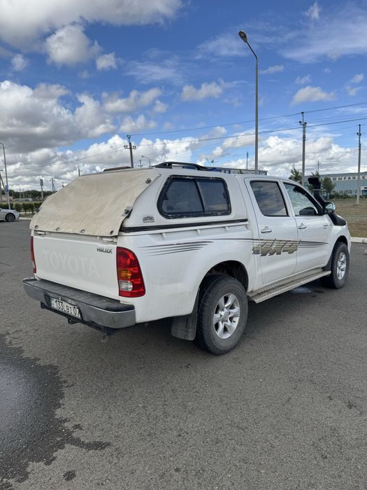 Toyota hilux 2010год