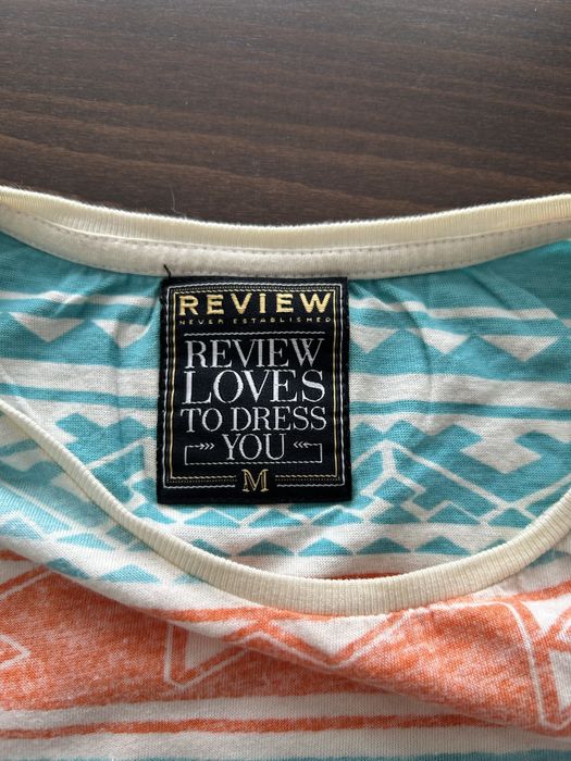 Унисекс тениска REVIEW от лека и прохладна материя