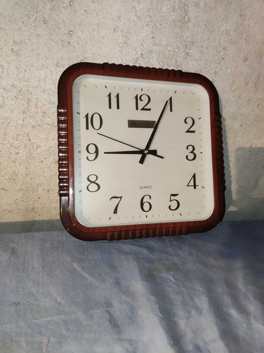 Часы настенные, станция метро Москва