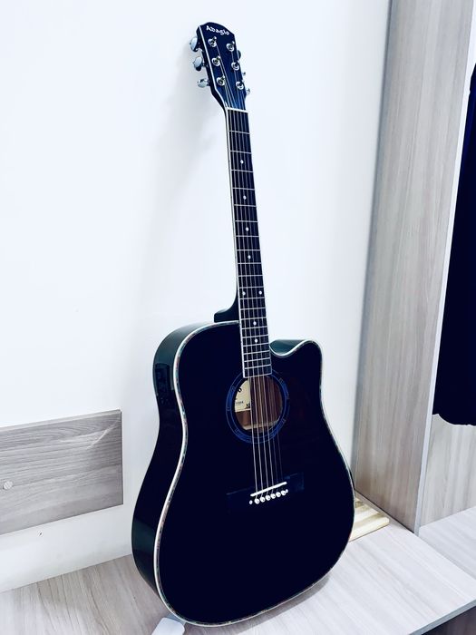 Гитара нови  алғаныма бір аи болды