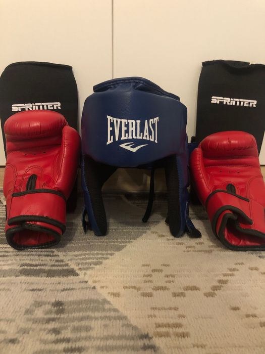 Продаю шлем и футы