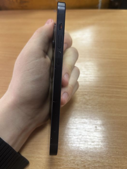 Продам айфон 12