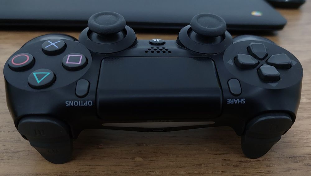 PlayStation 4 Pro 1TB + 2 controllere + 5 jocuri