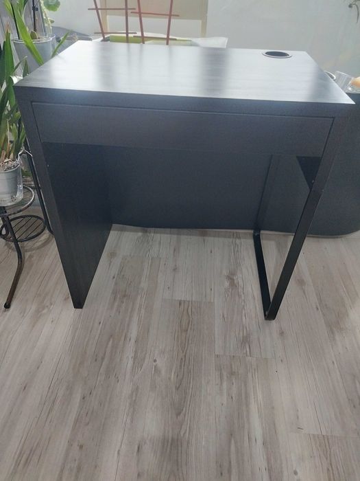 Продавам компютърно бюро