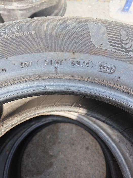 Vând două anvelope