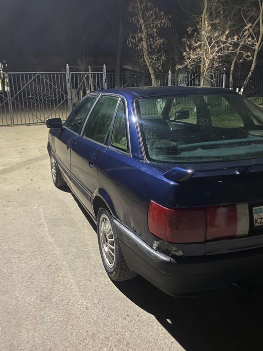 Ауди 80            .