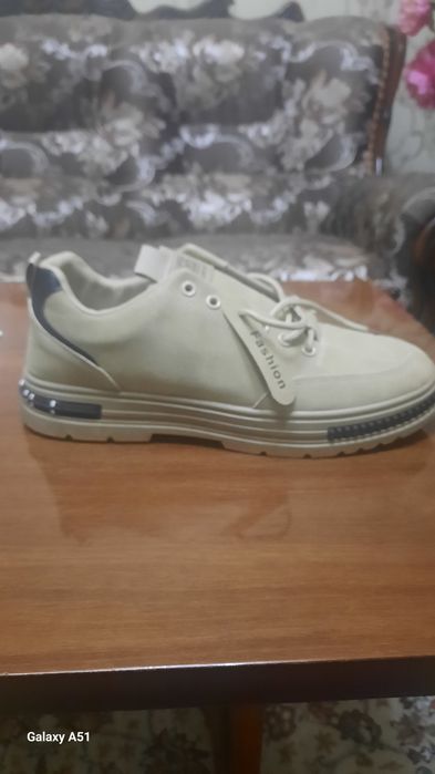 Мужские кросовки на весну
