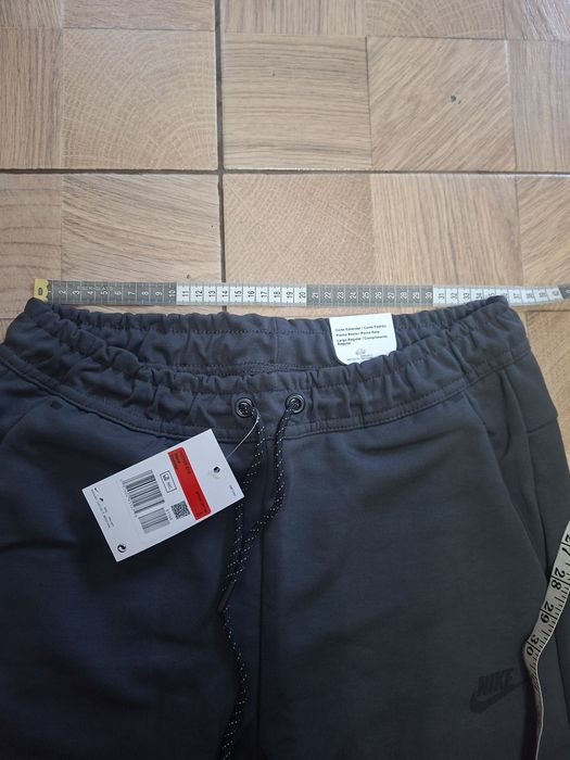 Pantaloni Nike pentru bărbați,nou cu etichetă,de culoare gri