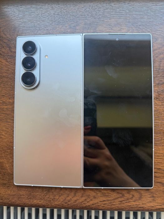Vând Samsung z fold 7 pliabil!
