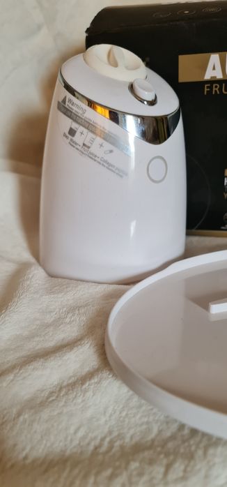 Aparat pentru masti faciale cu colagen