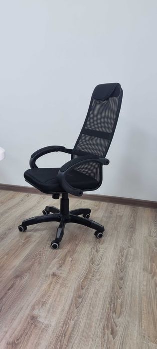 Кресло на колесиках, новое