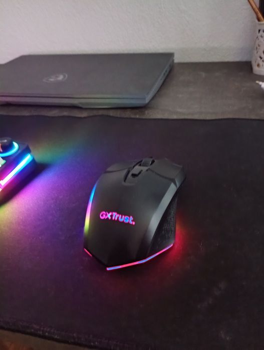 Vând laptop MSI thin 15+tastatura mecanica myria+mouse+mouse pad
