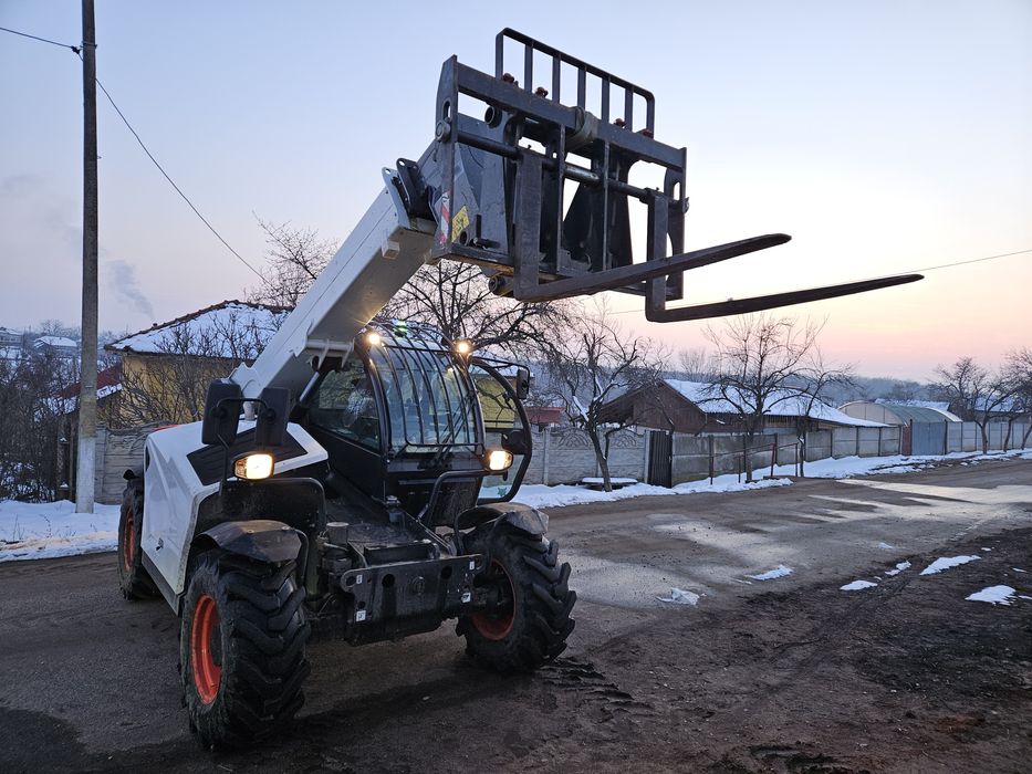 Execut lucrări cu buldoexcavator, miniîncarcator, miniexcavator