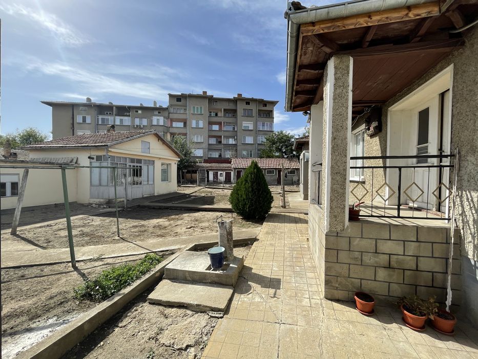 Продава се Къща в Полски Тръмбеш - 240 кв.м за 298 €/кв.м - Снимка #2