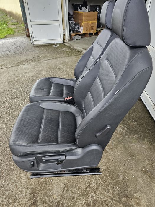 Tapiterie piele , scaune fata încălzite  , bancheta   vw Jetta 2013