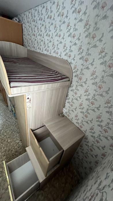 Продам детский ярусный уголок б/у