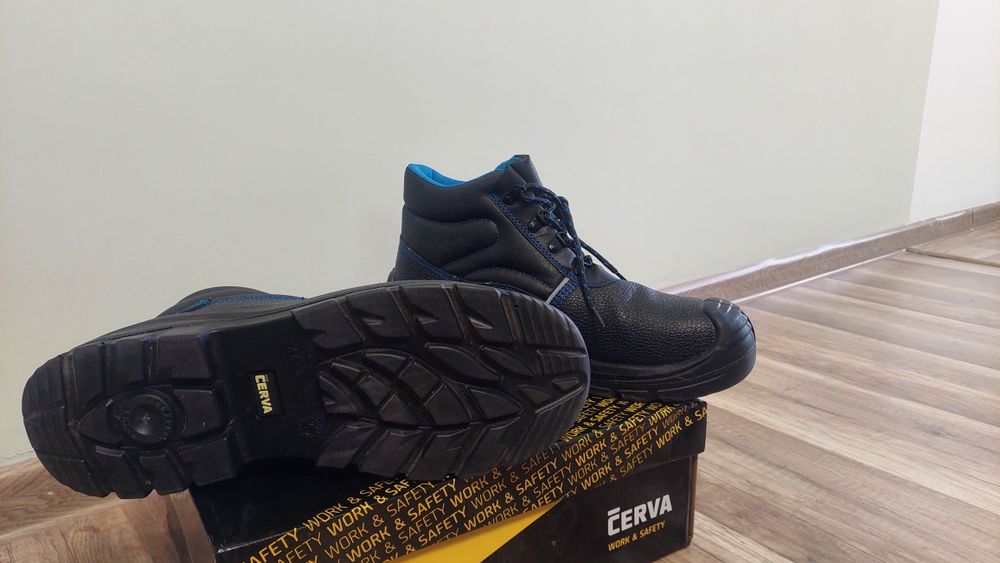 Работни обувки 44