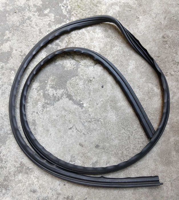 Продавам гумени уплътнения за вратите от RENAULT GRAND SCENIC II