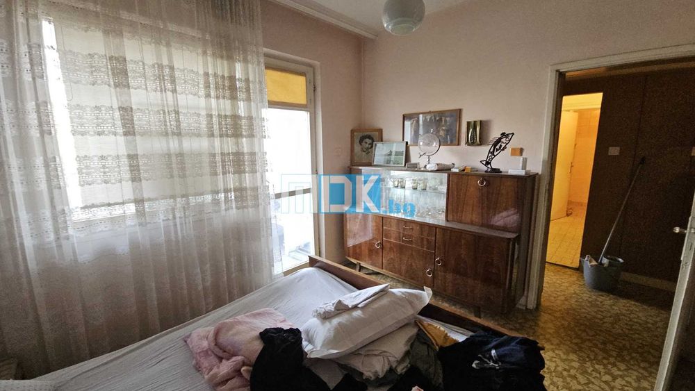 Тристаен 86 кв.м. среден етаж Белите брези