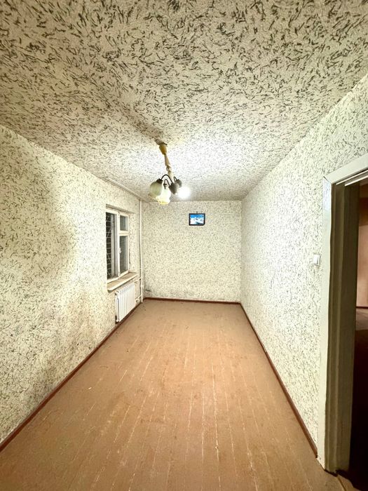 Срочно продаеться 2 комнатная в городе Чирчик раеоне Октяабре бар