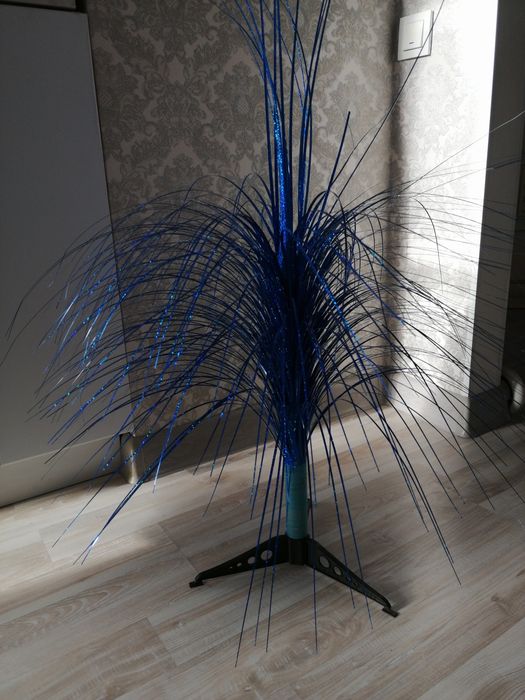 Ёлку и украшения