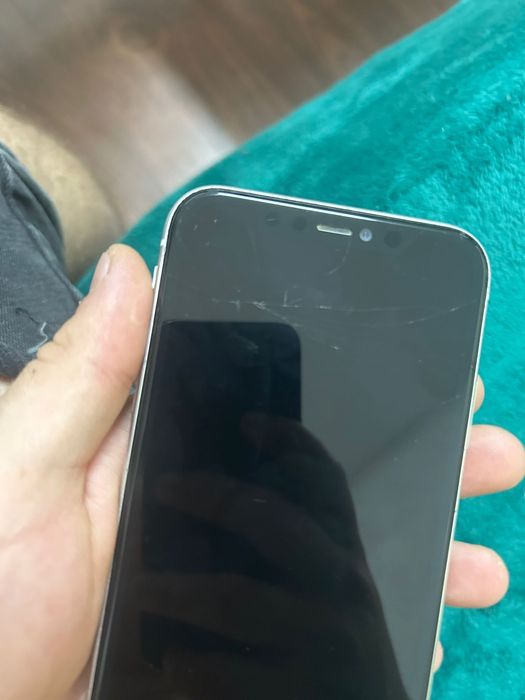 Vand iphone 11, nu este pentru pretentiosi