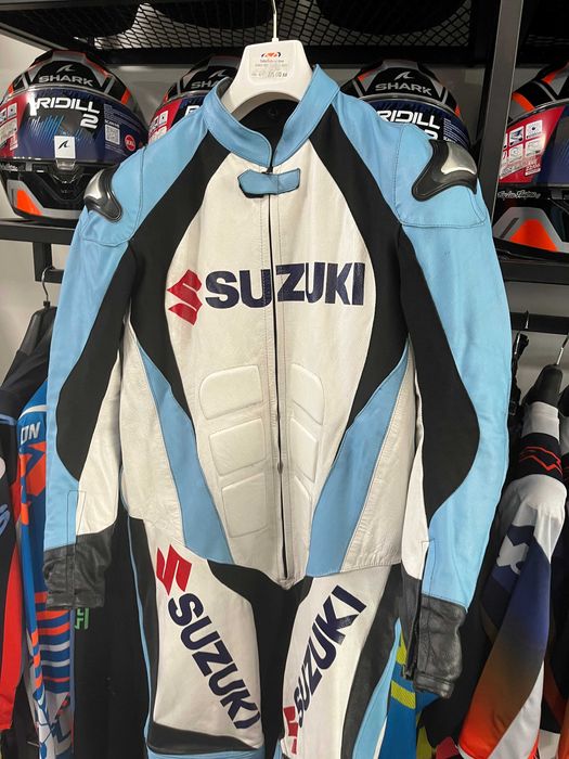 Кожен мото екип SUZUKI GSXR ,размер 54 М/L,1 част,гърбица,протектори