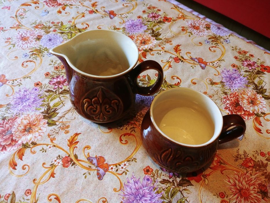 Продаю 2 керамических молочника