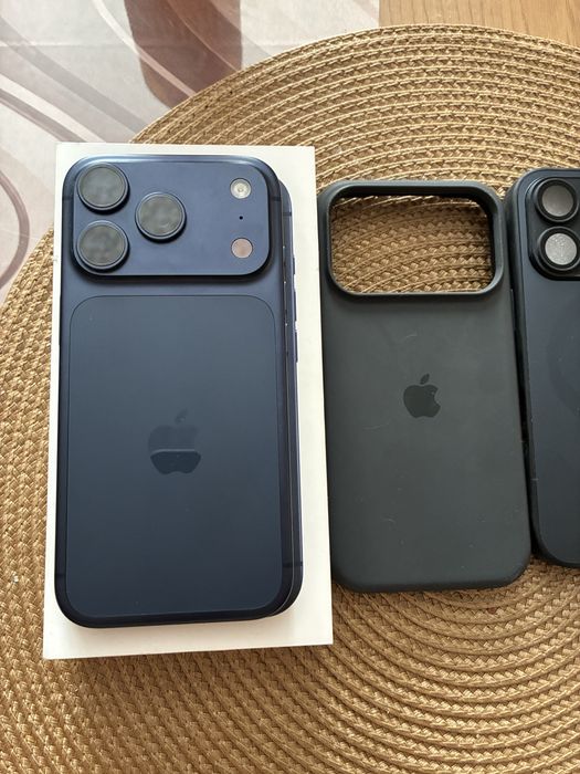 Iphone 17 pro deep blue