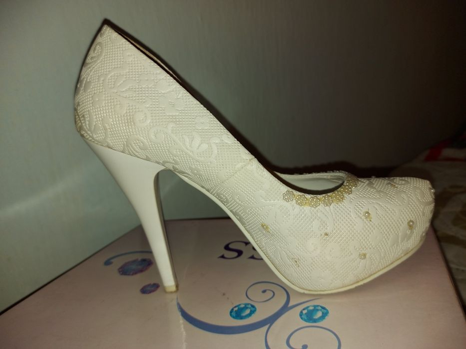 Продам свадебные туфли