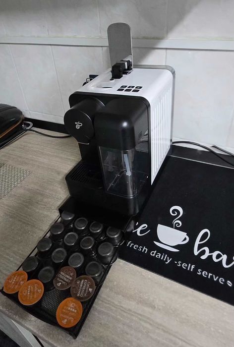 Espressor capsule TCHIBO Cafissimo Milk CAFMILKW, 1.2l, 1350W, 15 bar + SUPORT 30capsule
