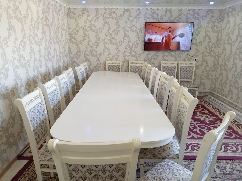 Конак стол сатылады