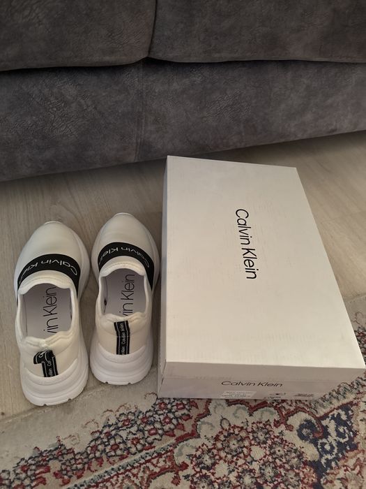 белые кроссовки Calvin Klein