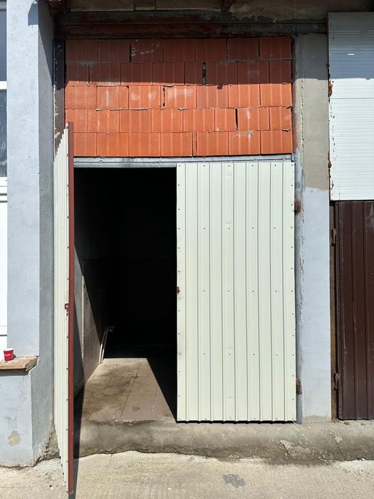 Garaj  zona Romeur 25 mp