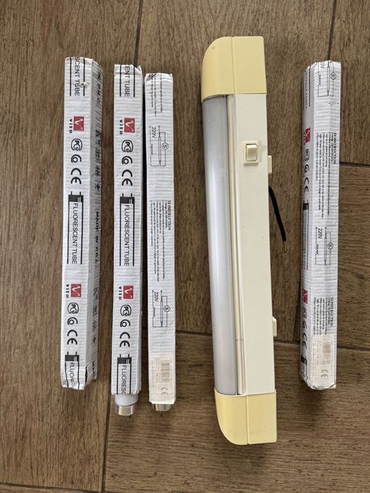 Луминисцентна  лампа  с 5 резервни пури