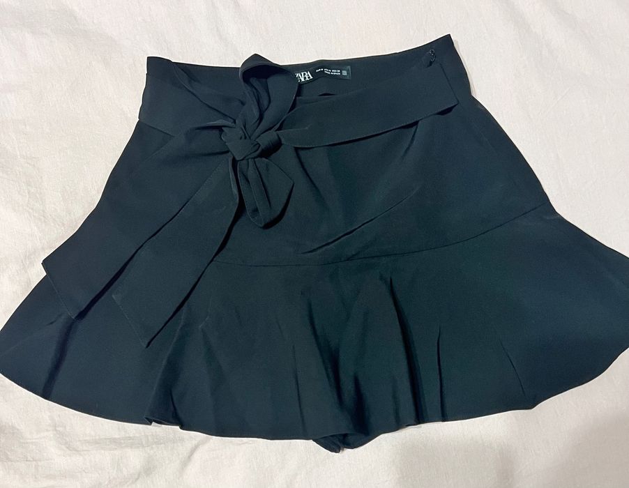 Продавам стилна пола от Zara – модерна и много удобна