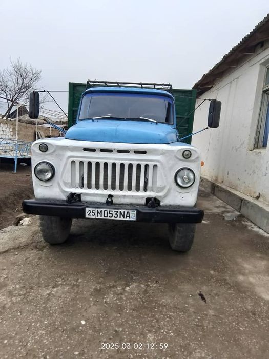 Gaz 53 somasval sotiladi.