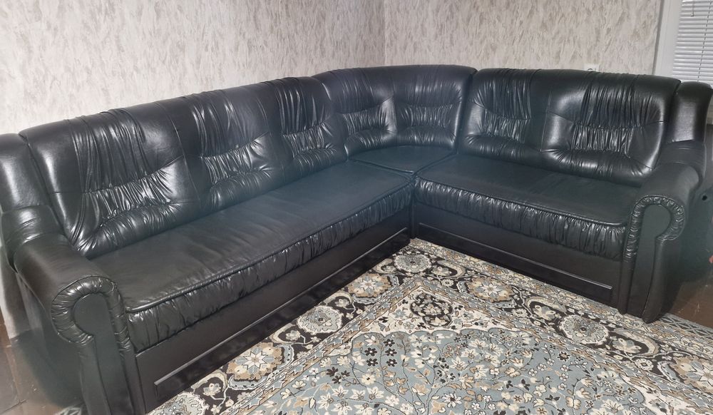 Кожен ъглов диван