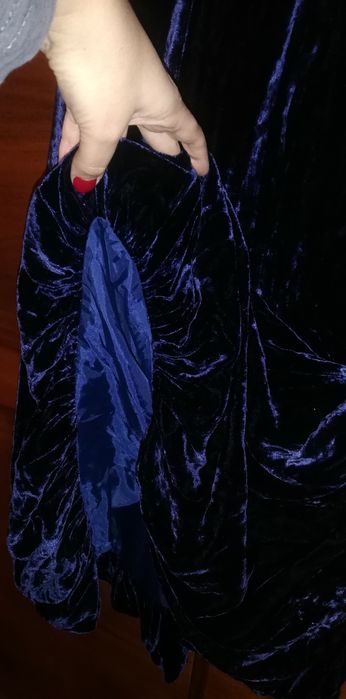 Rochie catifea la genunchi