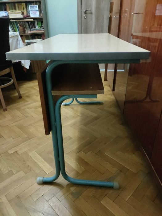 Ученически чин от времето на соца, двуместен