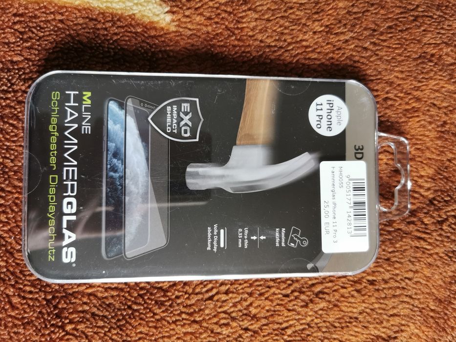 Vând folie +husa originale pentru iPhone 11 Pro Max