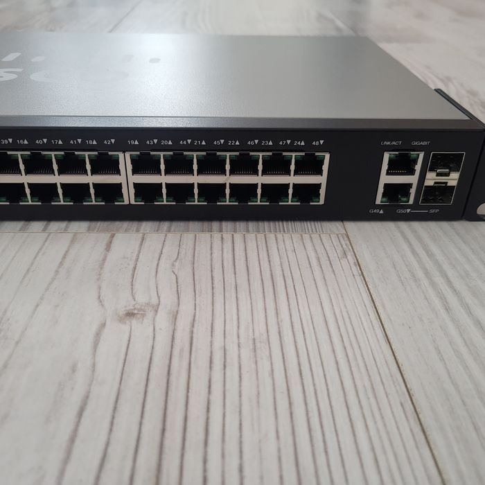 Vand Switch-uri CISCO GIGABIT -  24 si 50 porturi