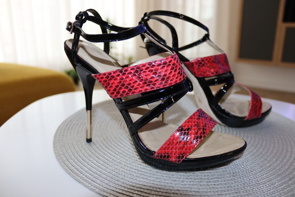 Сандали Massimo Zardi, на висок ток с платформа.