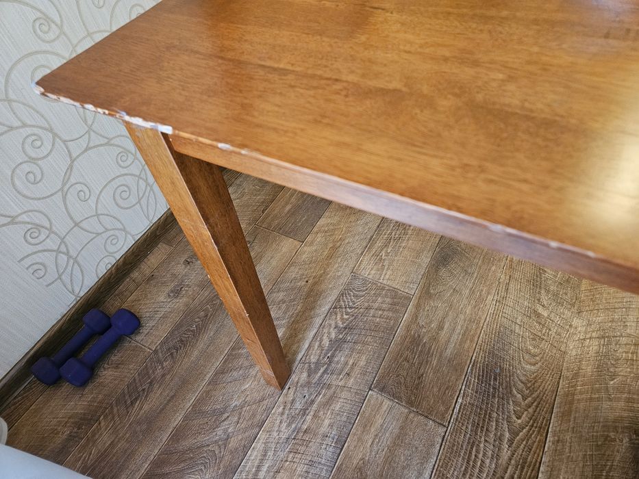 Продам стол обеденный