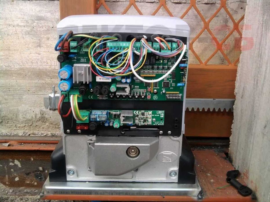 Сервисное обслуживание автоматических ворот и оборудования.