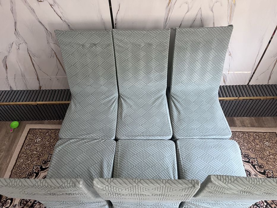 Кухонный стол со стульями