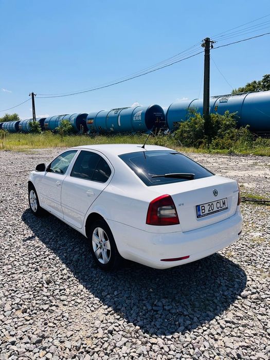 SKODA Octavia 2012 — imagine 4