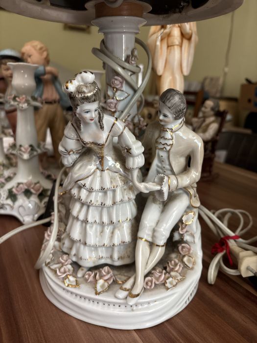 Lampa portelan functionala