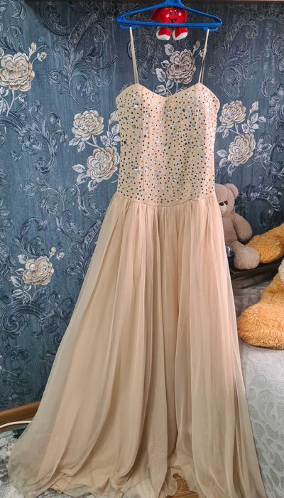 Продам платье праздничное