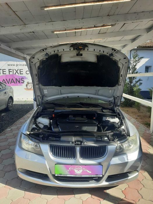 BMW 320d/Piele si plafon negre/Navigatie/Comenzi volan/Senzori parcare